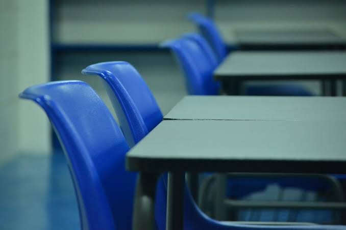 IL GOVERNO MELONI SCARICA SULLA SCUOLA IL PROPRIO FALLIMENTO A pagare sono Terni, studenti e famiglie.