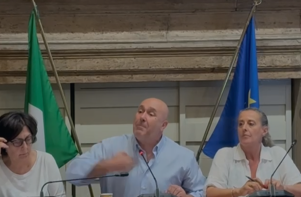 LO DICIAMO DA MESI ED AVEVAMO RAGIONE , L'ESPERIENZA DI BANDECCHI È POLITICAMENTE FINITA. «NIENTE INCIUCI», DICE BANDECCHI. ALLORA PREPARIAMOCI AL PROSSIMO 